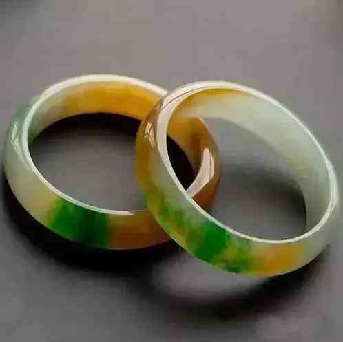 玉手镯什么颜色最贵(玉手镯什么颜色最贵墨绿)插图5