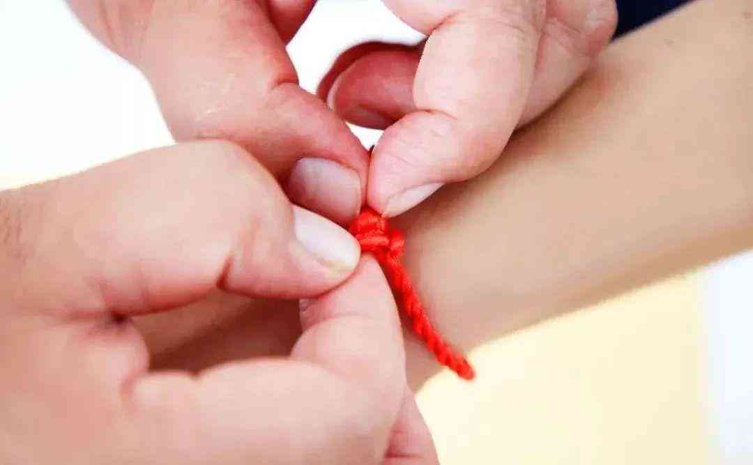 红玛瑙手链(红玛瑙手链的功效与作用佩戴禁忌)插图1