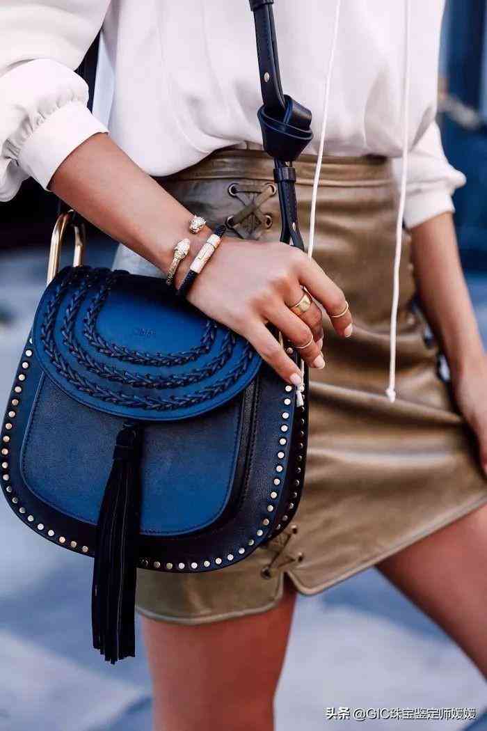 带2个戒指的讲究(一只手戴2个戒指怎么戴好看)插图6