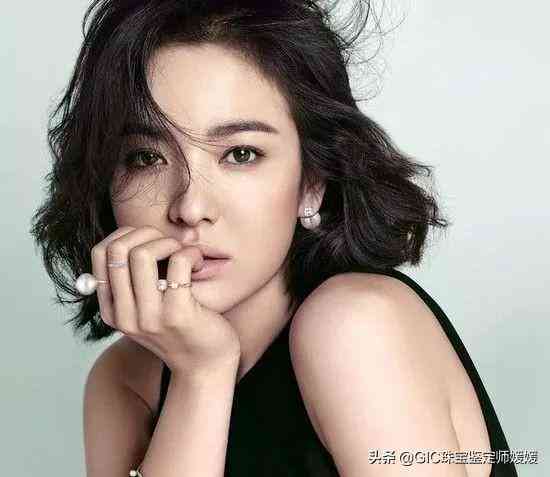 带2个戒指的讲究(一只手戴2个戒指怎么戴好看)插图20