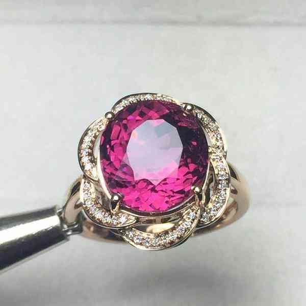 纯天然碧玺一克多少钱(天然碧玺原石价格)