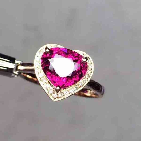 纯天然碧玺一克多少钱(天然碧玺原石价格)插图1