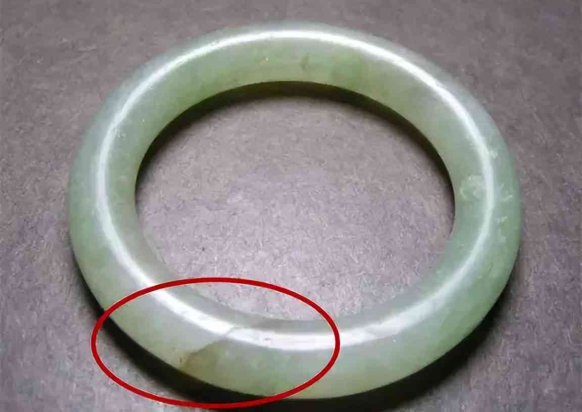 玛瑙手镯好还是翡翠玉镯好(玛瑙手镯好还是玉手镯好)插图1