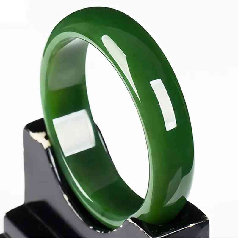 玛瑙手镯好还是翡翠玉镯好(玛瑙手镯好还是玉手镯好)插图2