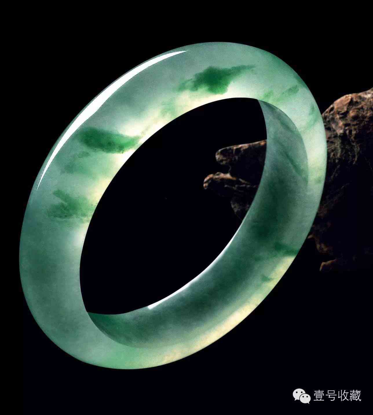 翡翠鉴定证书真假鉴别(翡翠鉴定证书真假鉴别图片)