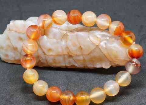 玉髓的价格(玉髓手镯一般在什么价位)