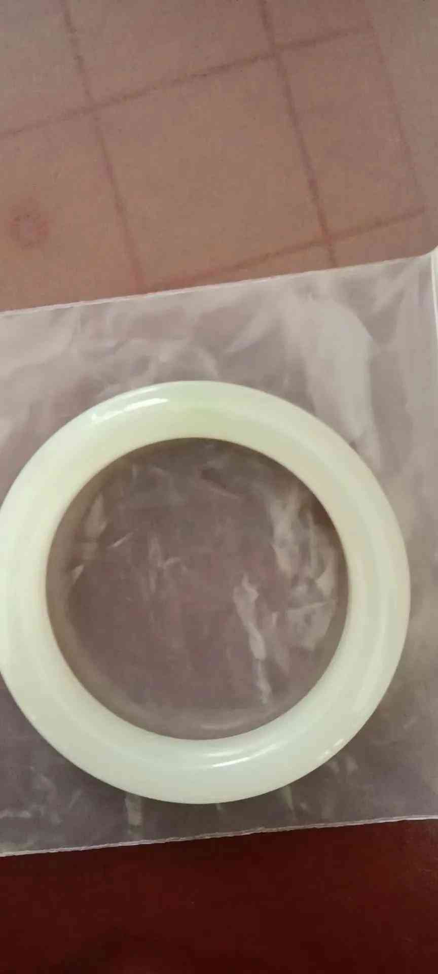 昆仑玉手镯的价格大概是多少(昆仑玉手镯有收藏价值吗)