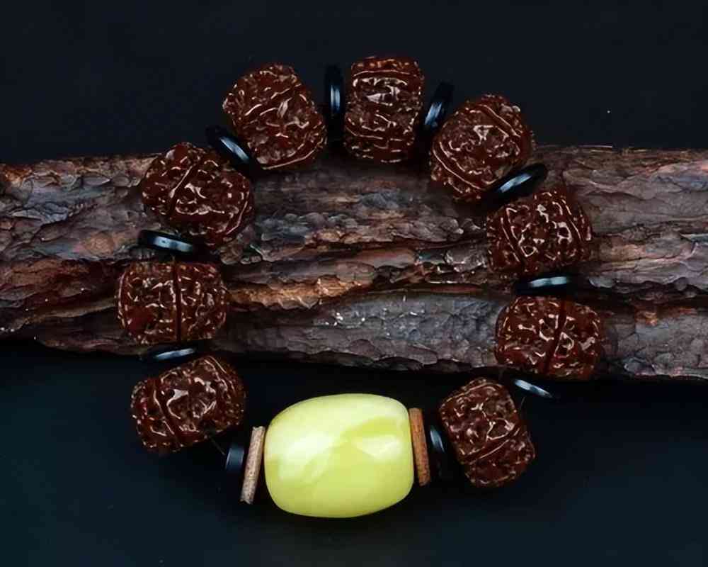 南红玛瑙手串的价格(女人为什么不能戴南红)插图2 南红玛瑙手串的价格(女人为什么不能戴南红)插图2