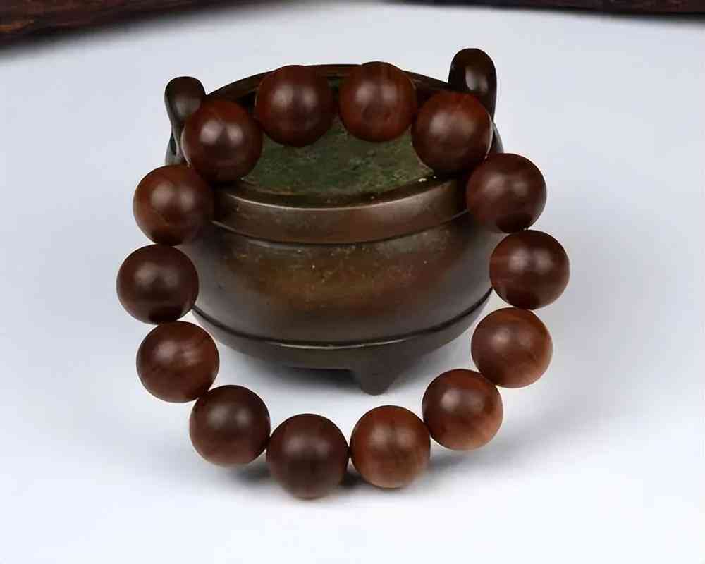 南红玛瑙手串的价格(女人为什么不能戴南红)插图4 南红玛瑙手串的价格(女人为什么不能戴南红)插图4