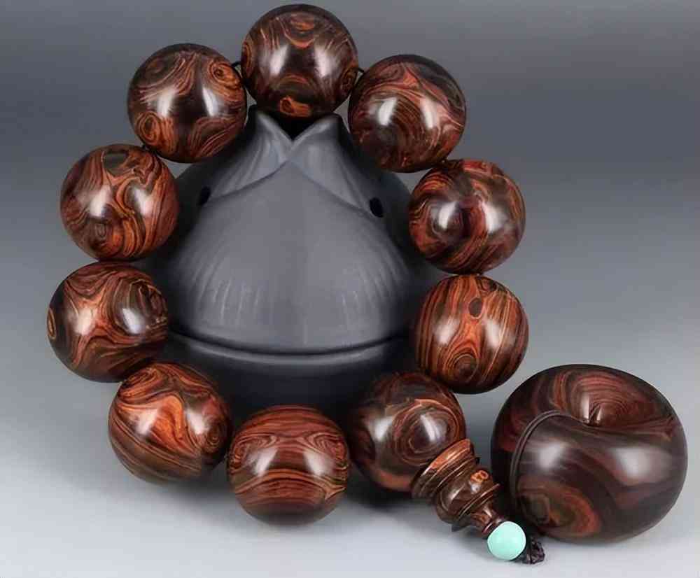 南红玛瑙手串的价格(女人为什么不能戴南红)插图6 南红玛瑙手串的价格(女人为什么不能戴南红)插图6