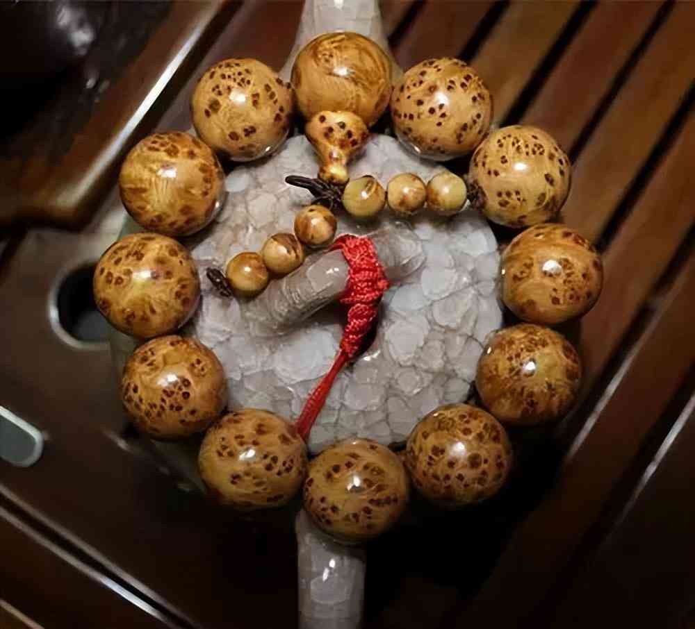 南红玛瑙手串的价格(女人为什么不能戴南红)插图7 南红玛瑙手串的价格(女人为什么不能戴南红)插图7