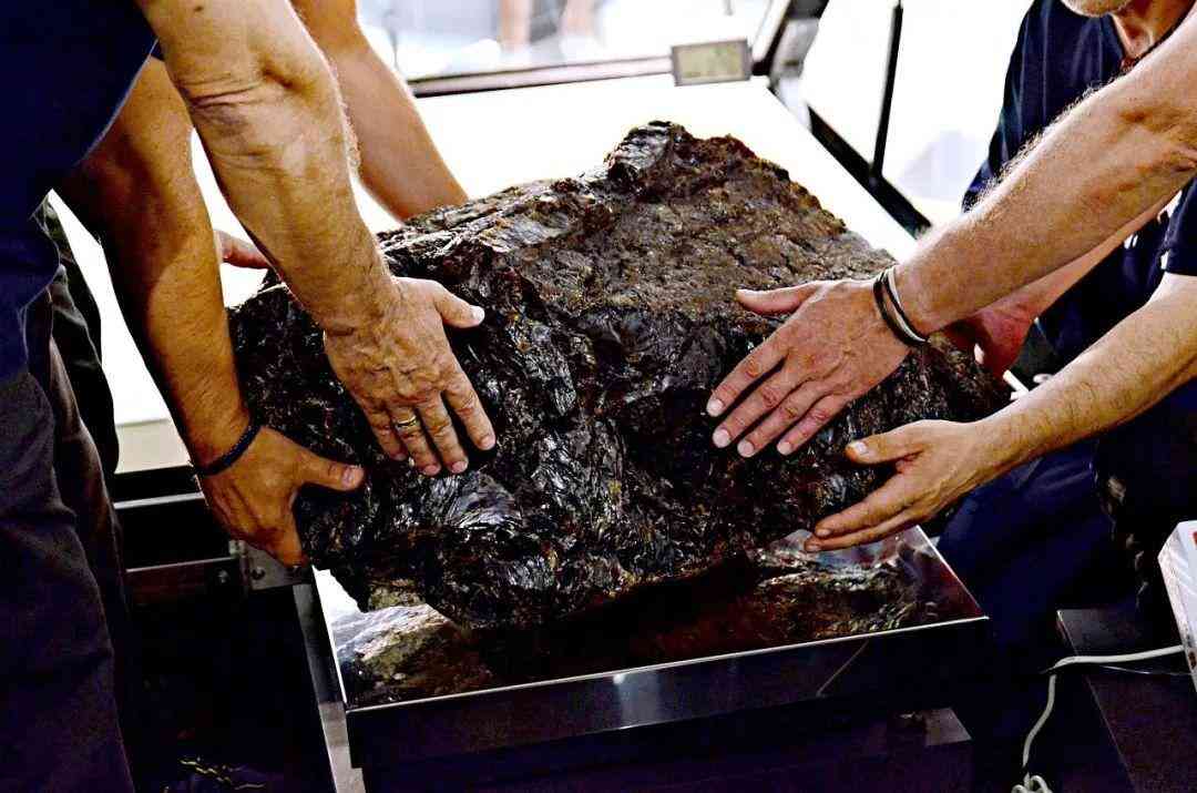 琥珀原石值钱吗(琥珀原石有收藏价值吗)