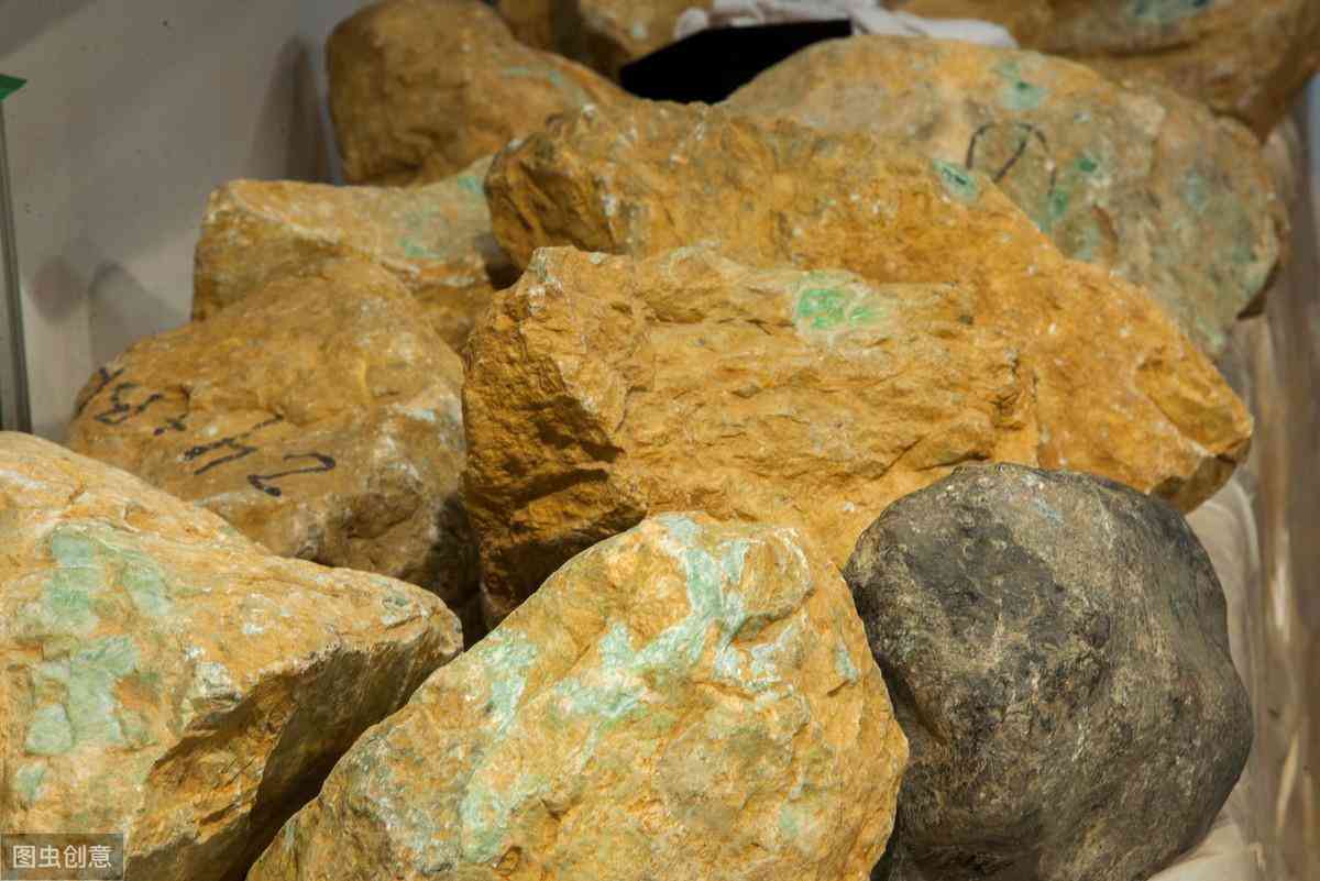 买玉手镯去哪里买比较好(买玉手镯去哪里买比较好看)插图2 买玉手镯去哪里买比较好(买玉手镯去哪里买比较好看)插图2