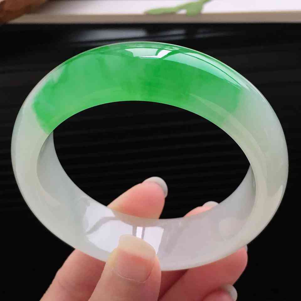 高冰和冰种翡翠的区别(高冰种翡翠现在什么价位)插图6