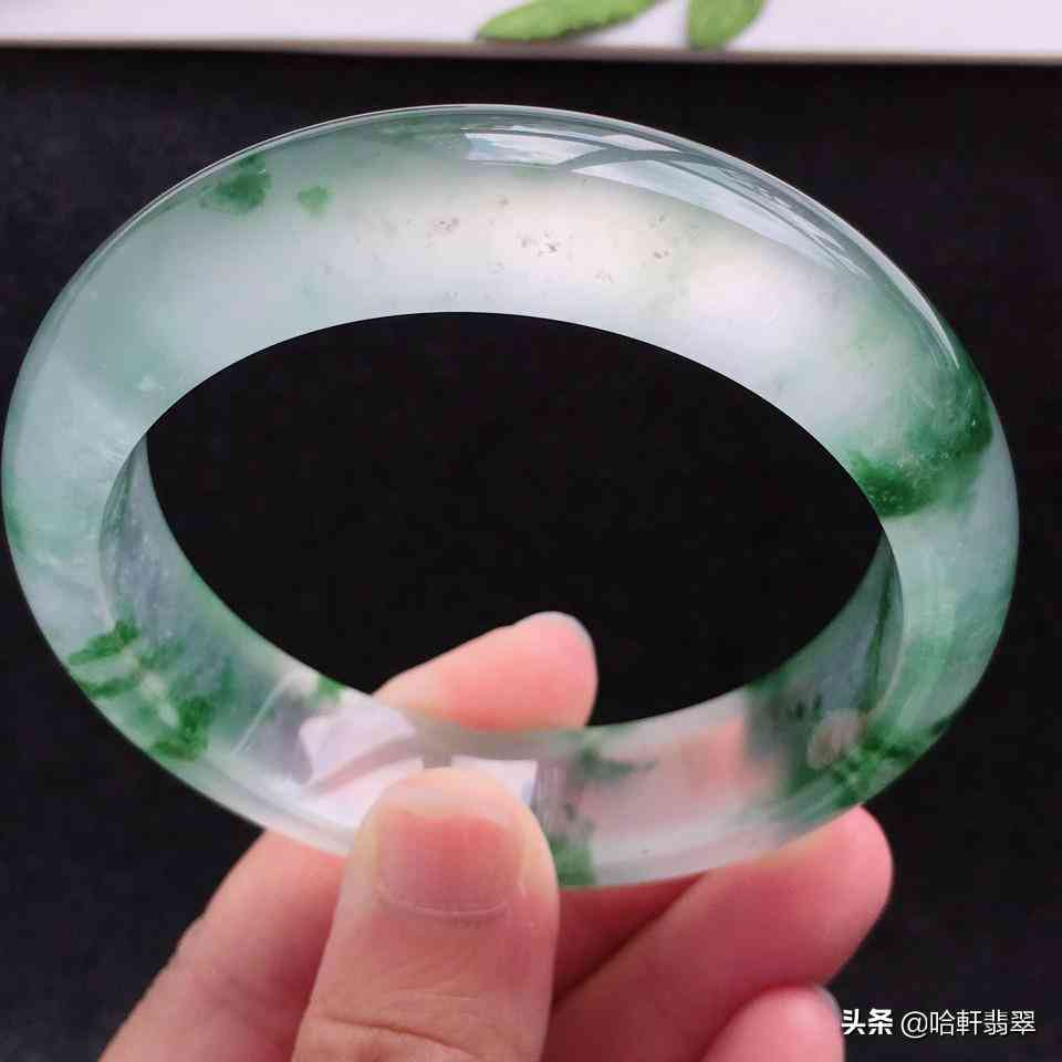 高冰和冰种翡翠的区别(高冰种翡翠现在什么价位)插图7