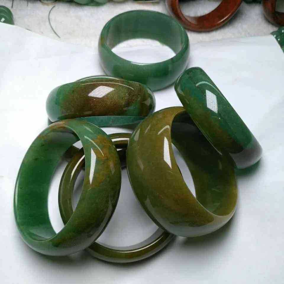 东陵玉手镯500贵吗(东陵玉手镯什么颜色最值钱)插图3 东陵玉手镯500贵吗(东陵玉手镯什么颜色最值钱)插图3