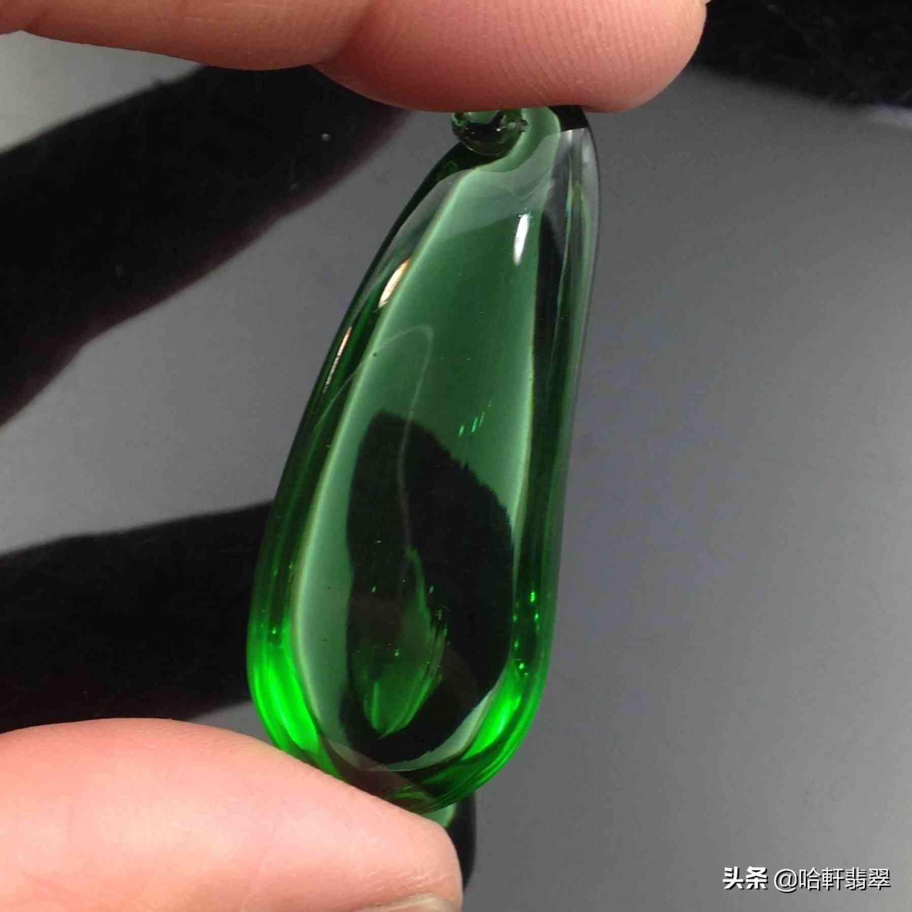 俄罗斯玉和翡翠的区别(俄罗斯玉是翡翠吗)插图7 俄罗斯玉和翡翠的区别(俄罗斯玉是翡翠吗)插图7