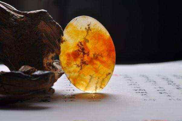 黄龙玉原石的鉴别方法(黄龙玉石鉴别最简单方法)