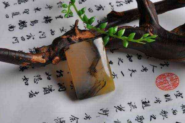 黄龙玉原石的鉴别方法(黄龙玉石鉴别最简单方法)插图1