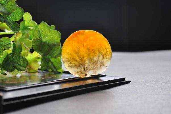 黄龙玉原石的鉴别方法(黄龙玉石鉴别最简单方法)插图2