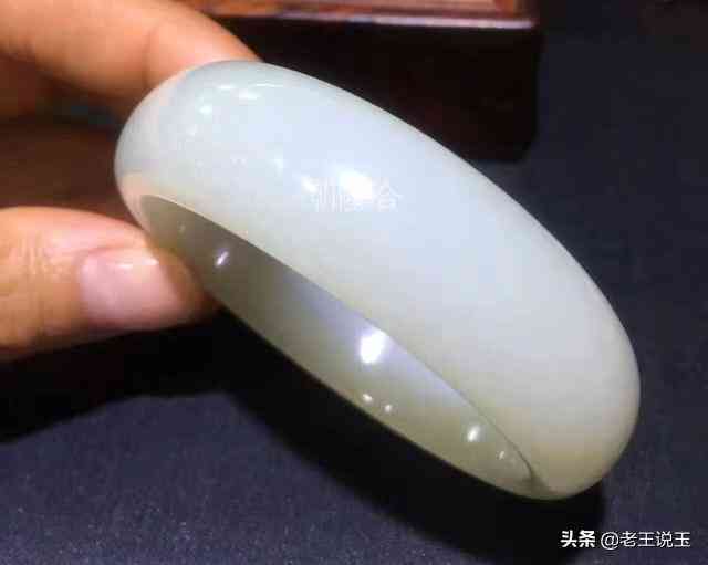 羊脂玉和羊脂白玉有区别吗(羊脂玉和羊脂白是一样的吗)插图1