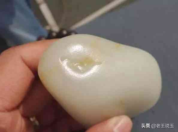 羊脂玉和羊脂白玉有区别吗(羊脂玉和羊脂白是一样的吗)插图4