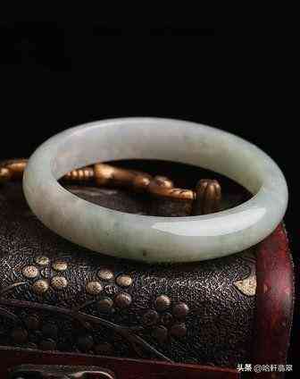 一般翡翠手镯价格(翡翠手镯价格及图片)插图2