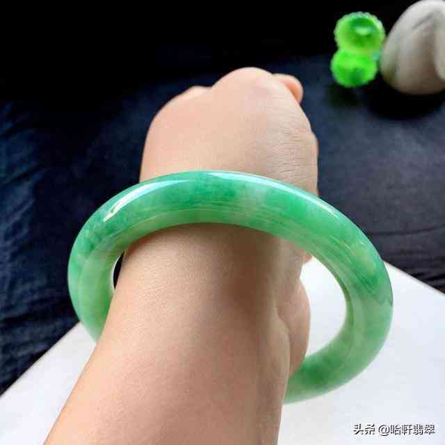 一般翡翠手镯价格(翡翠手镯价格及图片)插图7