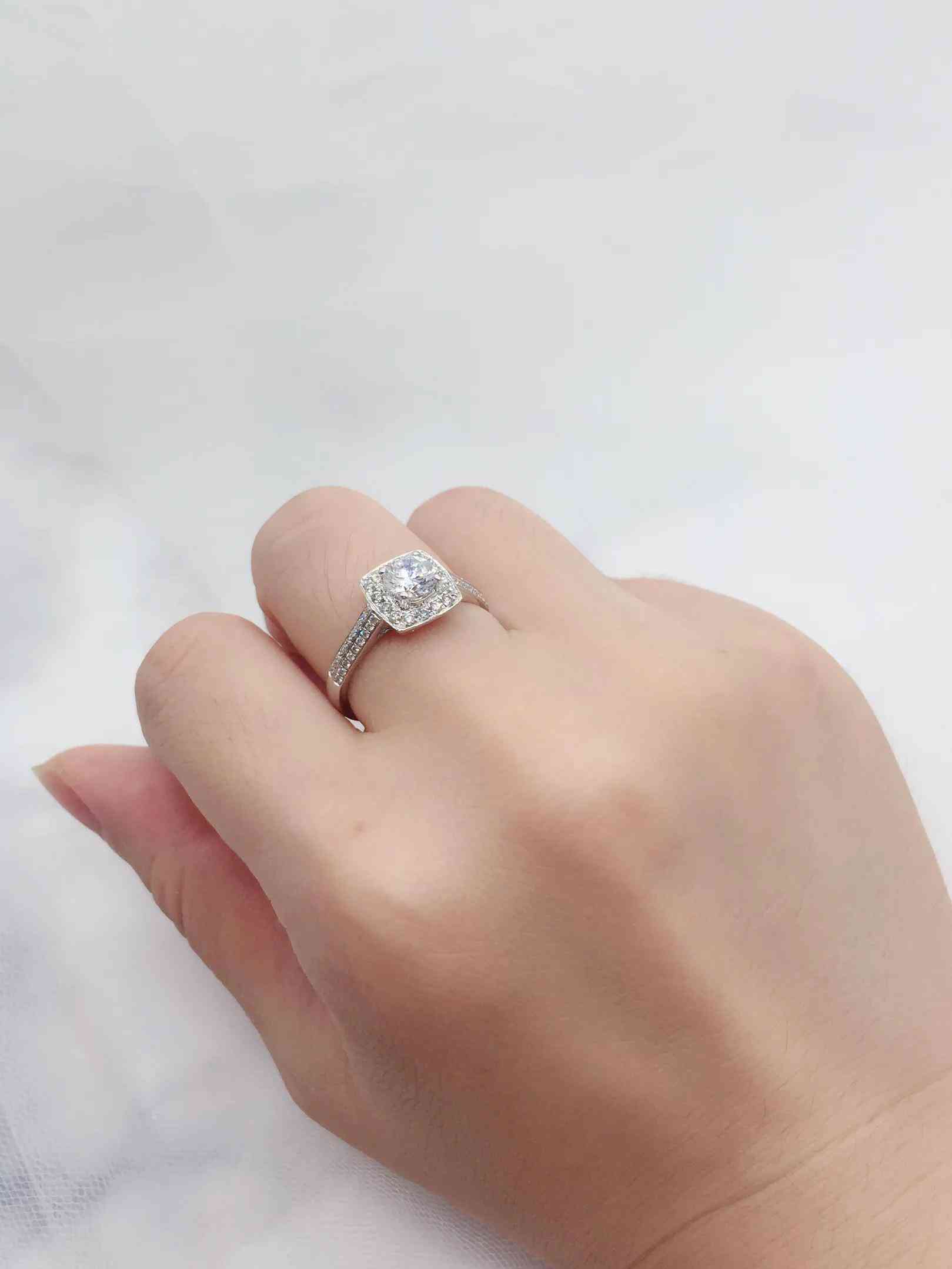 50分钻戒怎么选择性价比超高(50分的钻戒 怎么选择)插图5