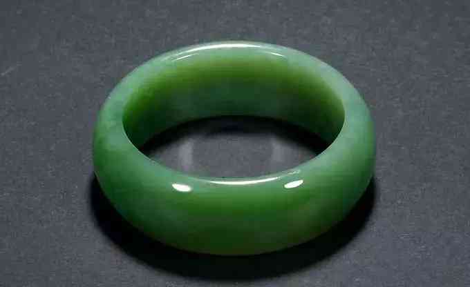 女士带墨玉有什么好处(和田墨玉值钱吗)插图1