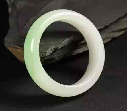 女士带墨玉有什么好处(和田墨玉值钱吗)插图2