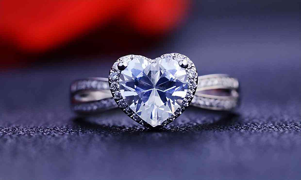 黄金戒指情侣对戒(黄金情侣对戒的话术和寓意)插图3