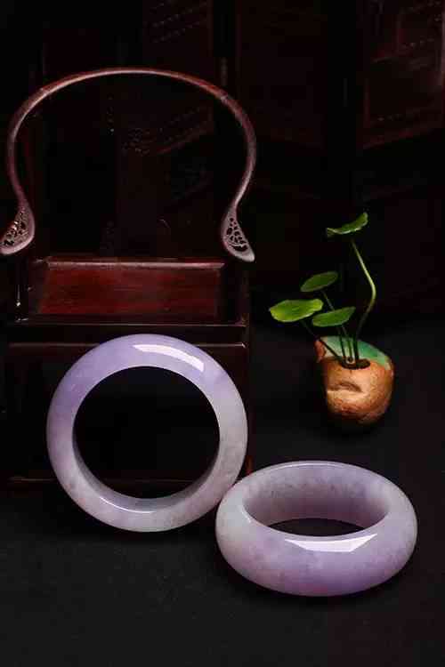 女人戴翡翠手镯有什么好处(长期戴翡翠的七大好处和功效)插图4