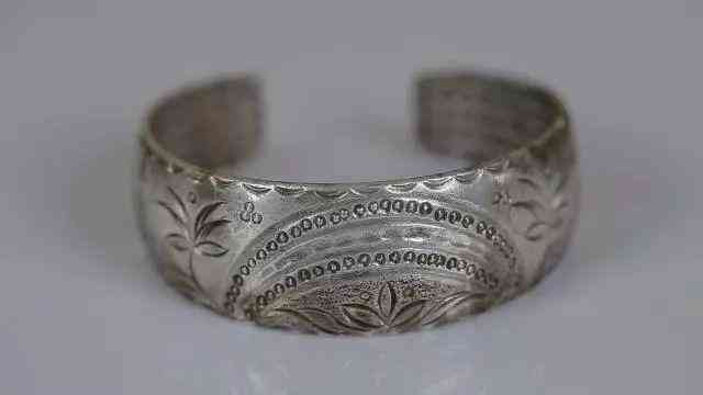 洗银首饰的小妙招(在家自己怎样清洗银首饰)