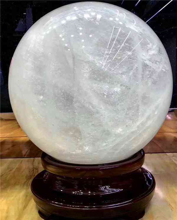 天然白水晶球的功效与作用(白水晶球图片大全)插图2 天然白水晶球的功效与作用(白水晶球图片大全)插图2