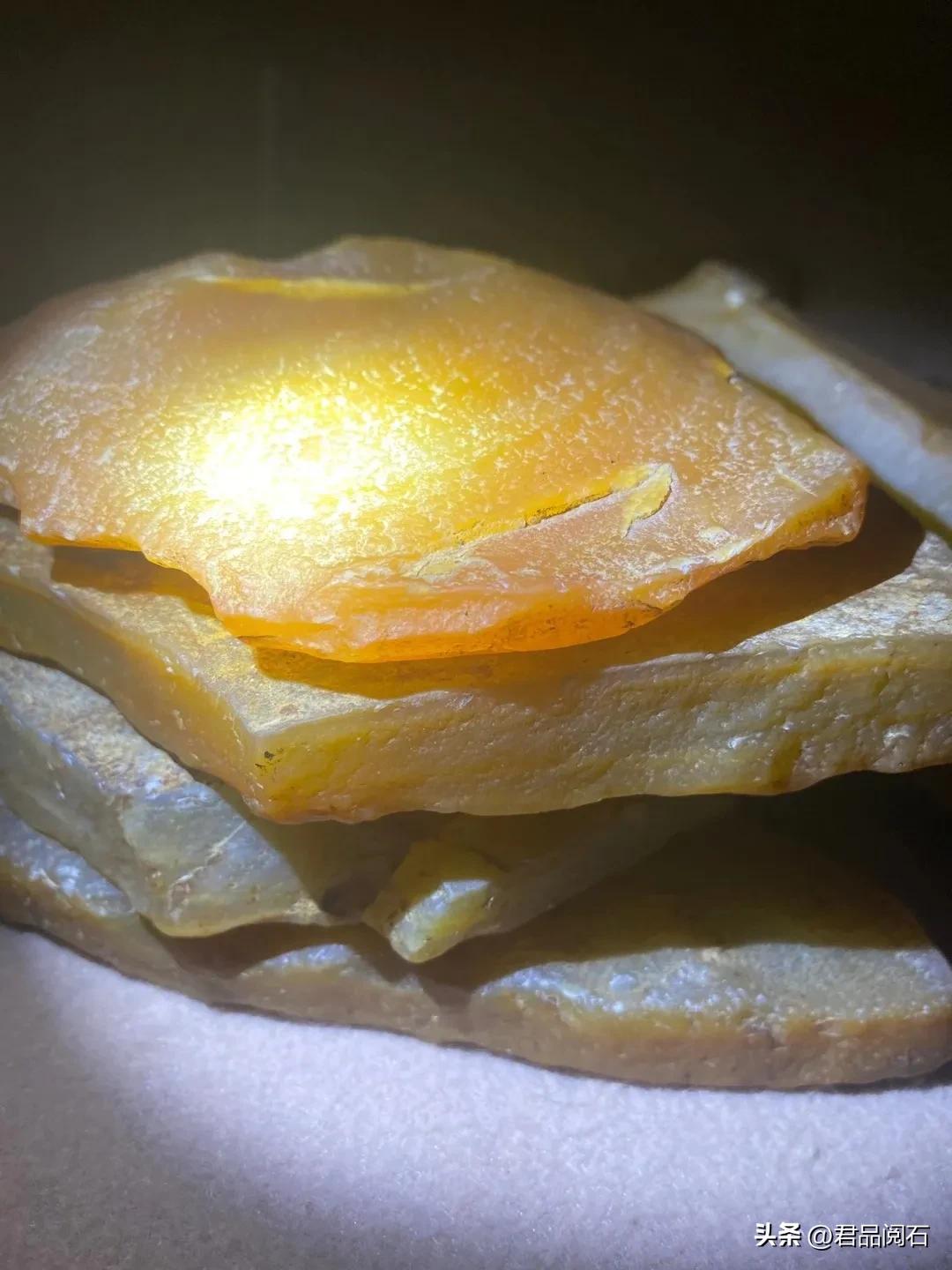 云南龙陵黄龙玉价格(为什么说黄龙玉不养人)