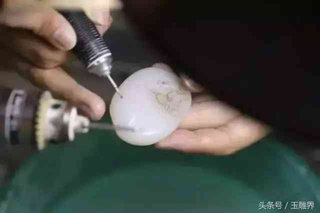 玉雕师傅一个月多少钱(玉雕师一个月工资)插图1