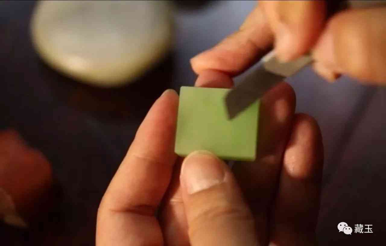 如何自己鉴定和田玉(怎么鉴定和田玉的真假识别)插图4 如何自己鉴定和田玉(怎么鉴定和田玉的真假识别)插图4