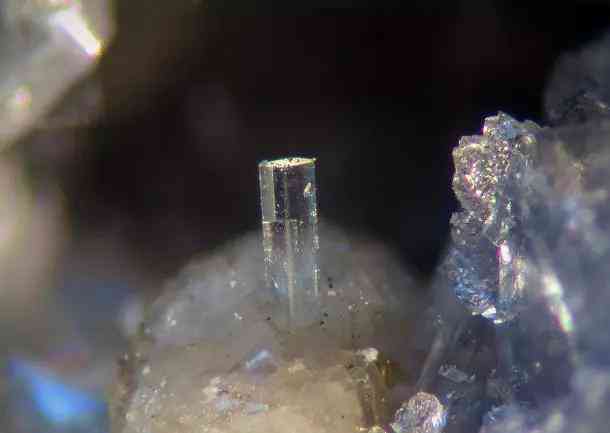 彩萤石的功效与作用(彩萤石的功效与作用图片)插图20