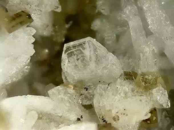 彩萤石的功效与作用(彩萤石的功效与作用图片)插图37