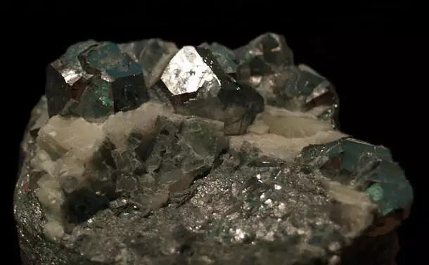 彩萤石的功效与作用(彩萤石的功效与作用图片)插图114