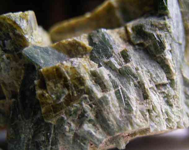 彩萤石的功效与作用(彩萤石的功效与作用图片)插图130