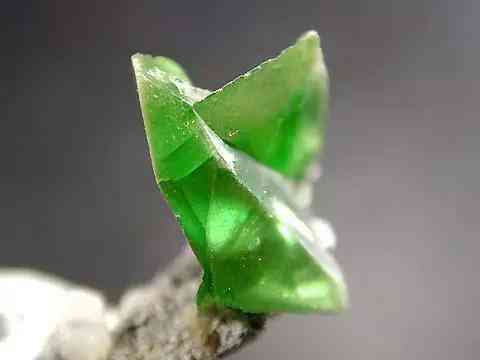 彩萤石的功效与作用(彩萤石的功效与作用图片)插图163