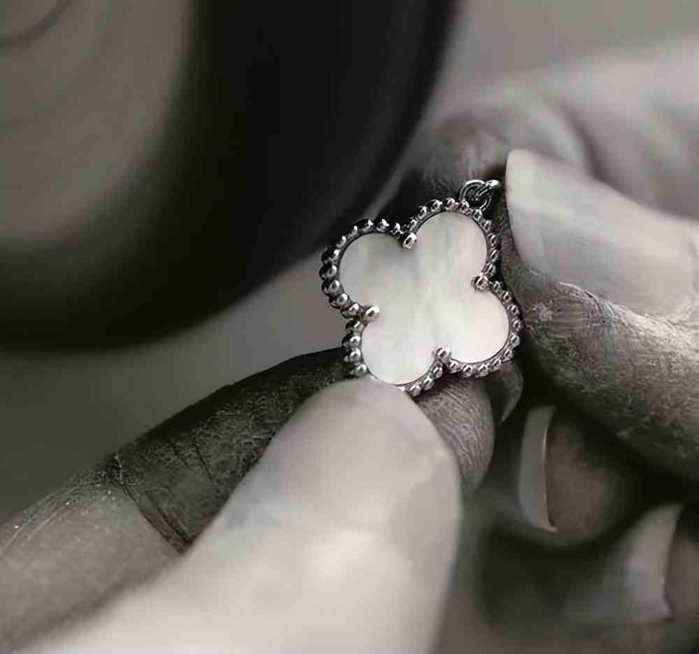 奢侈品项链十大品牌(宝格丽项链最经典的款式)插图1 奢侈品项链十大品牌(宝格丽项链最经典的款式)插图1