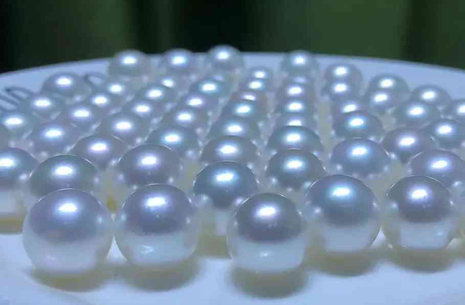 白色珍珠项链多少钱(白色珍珠项链戴久了会变色吗)插图3