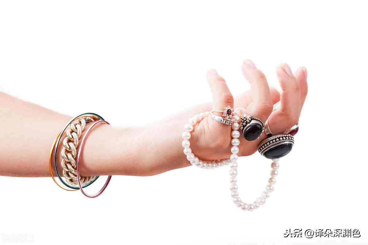 女人戴戒指在各个手指的意义(女人戴戒指戴左手还是右手)插图2