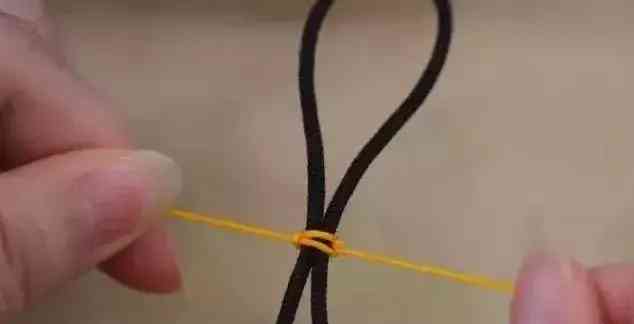 手串线绳怎样打结(手串收尾打死扣图解)插图8