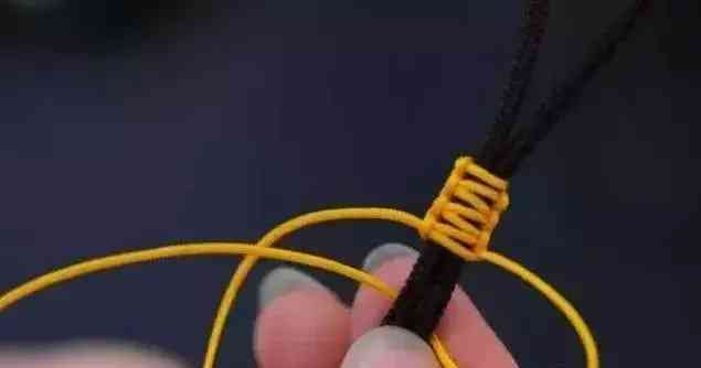 手串线绳怎样打结(手串收尾打死扣图解)插图9