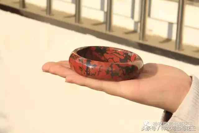 桂林鸡血玉手镯(桂林鸡血玉手镯图片)