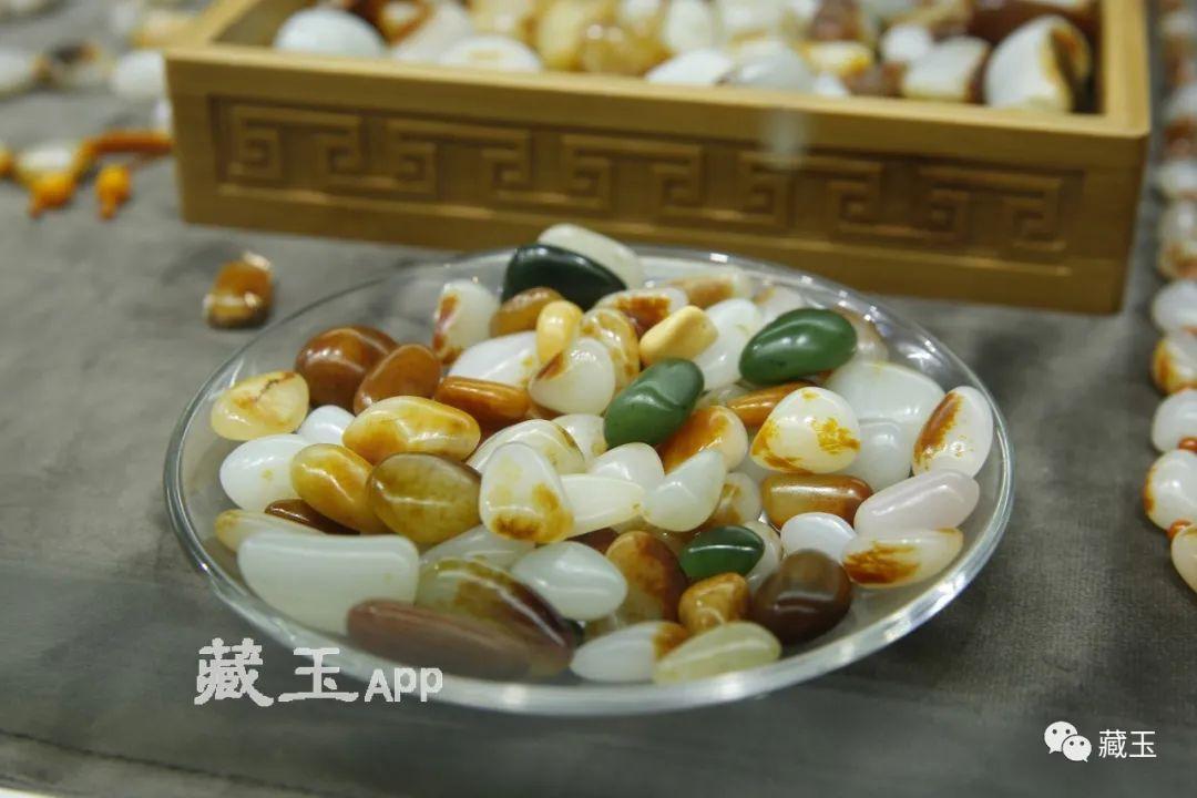 和田籽料价格多少钱一克(和田玉的八个等级)插图 和田籽料价格多少钱一克(和田玉的八个等级)插图